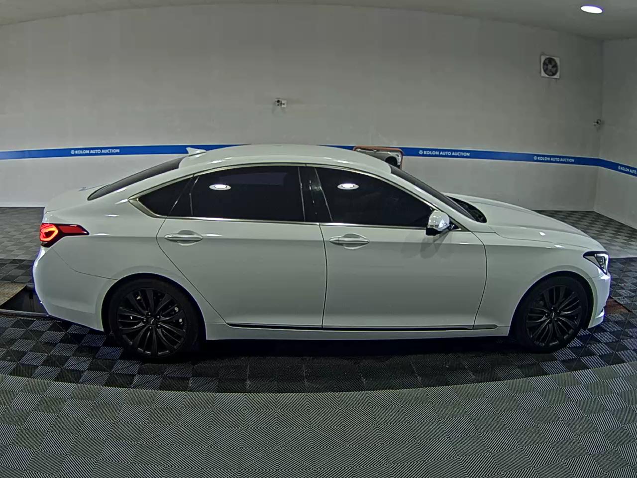 هيونداي جينيسيس Dh G330 دفع كلي بريميوم 2016 دفع رباعي بريميوم