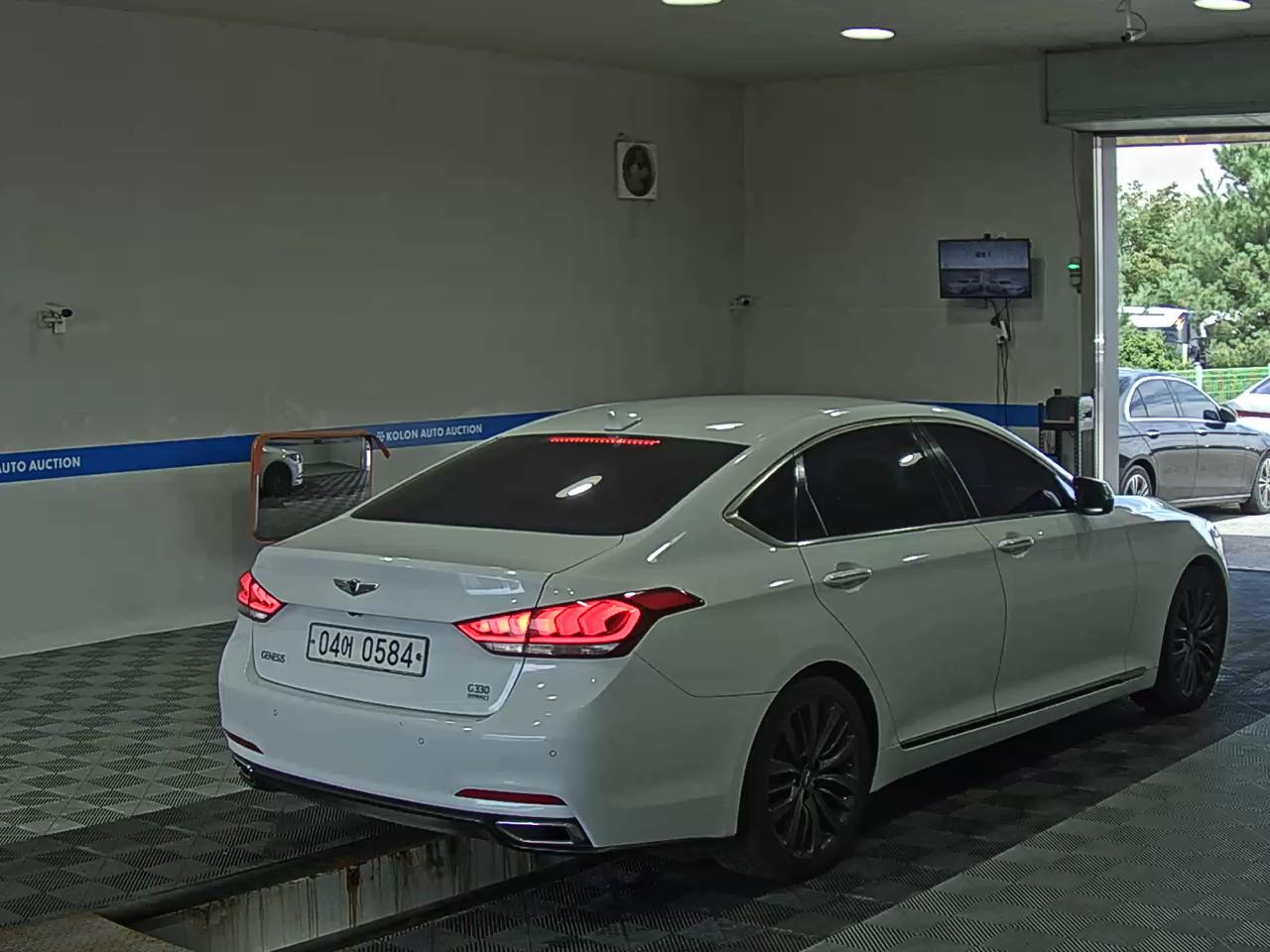 هيونداي جينيسيس Dh G330 دفع كلي بريميوم 2016 دفع رباعي بريميوم