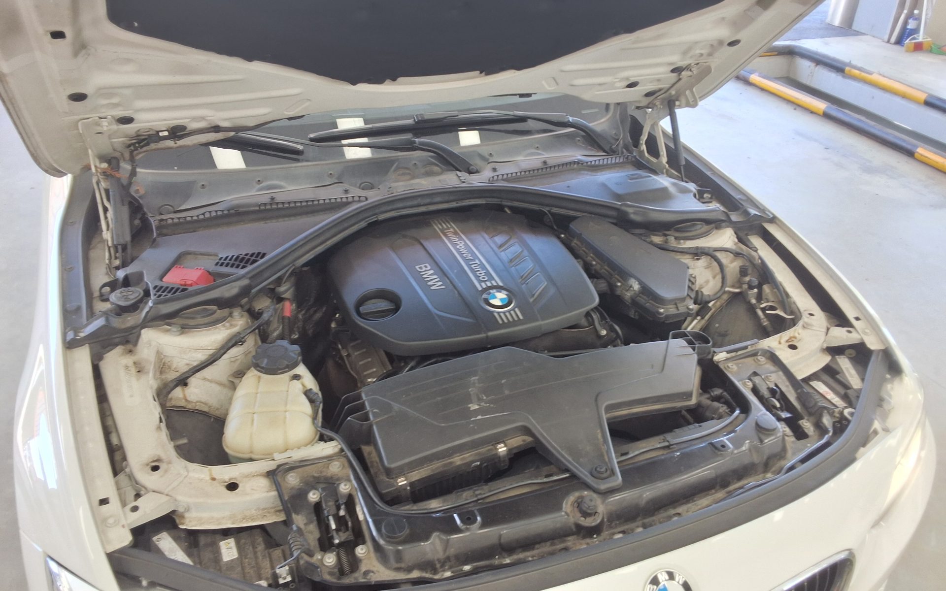 بي إم دبليو 3 Series (6Th Gen) 320D 2014 320d