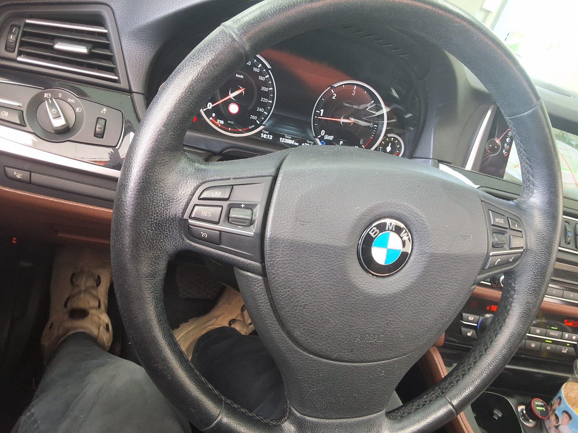 بي إم دبليو 5 Series (6Th Gen) 520D 2015 520d