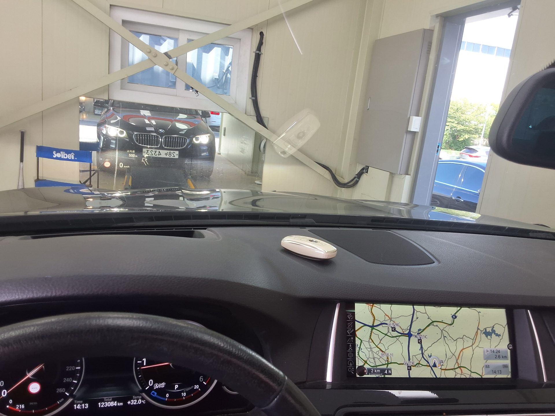 بي إم دبليو 5 Series (6Th Gen) 520D 2015 520d