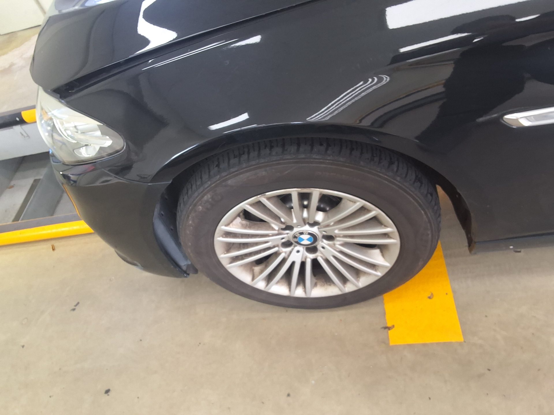 بي إم دبليو 5 Series (6Th Gen) 520D 2015 520d