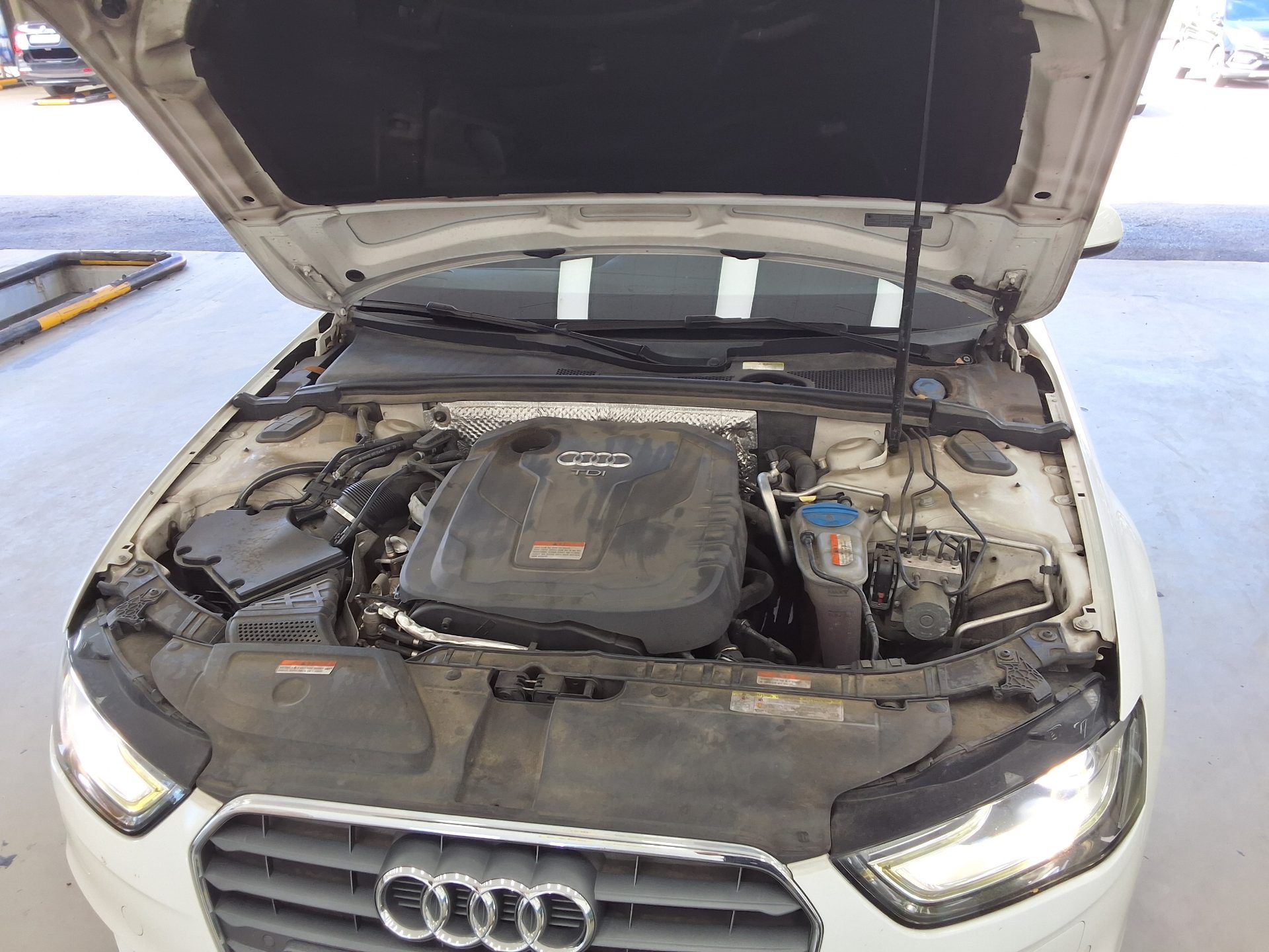 أودي إيه 4 (4Th Gen) 30 TDI Dynamic 2015