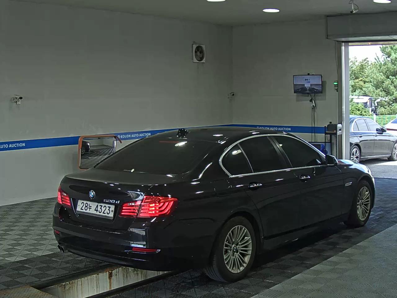 بي إم دبليو 5 Series (6Th Gen) 520D 2015 520d