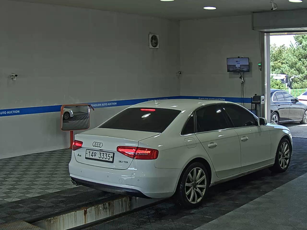 أودي إيه 4 (4Th Gen) 30 TDI Dynamic 2015