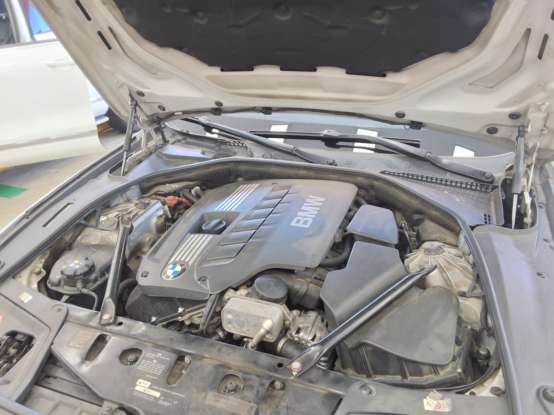 بي إم دبليو 5 Series (6Th Gen) 528I 2011 528i