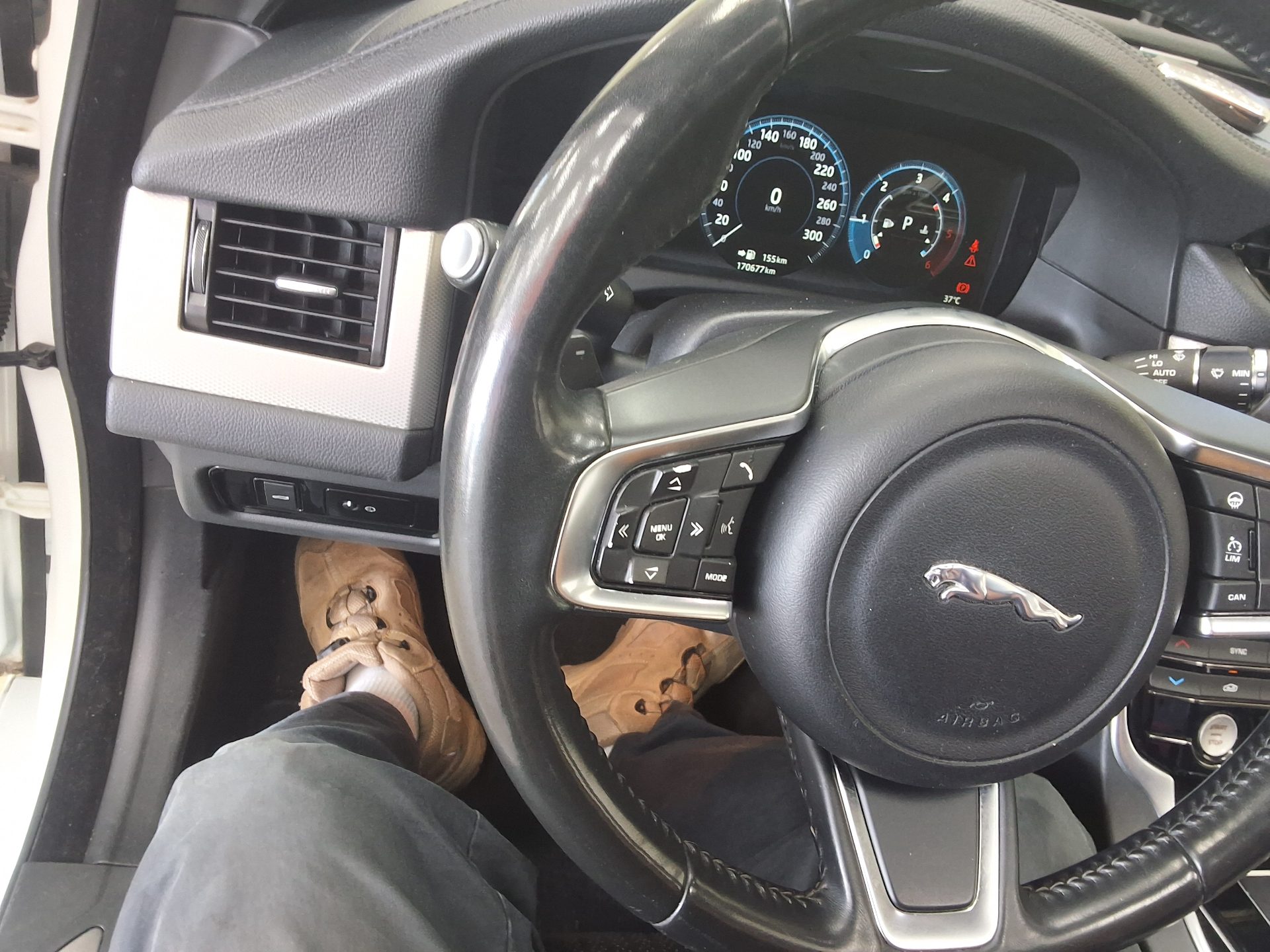 جاكوار Xf (2Nd Gen) 2.0 20D بريستيج 2018 PRESTIGE