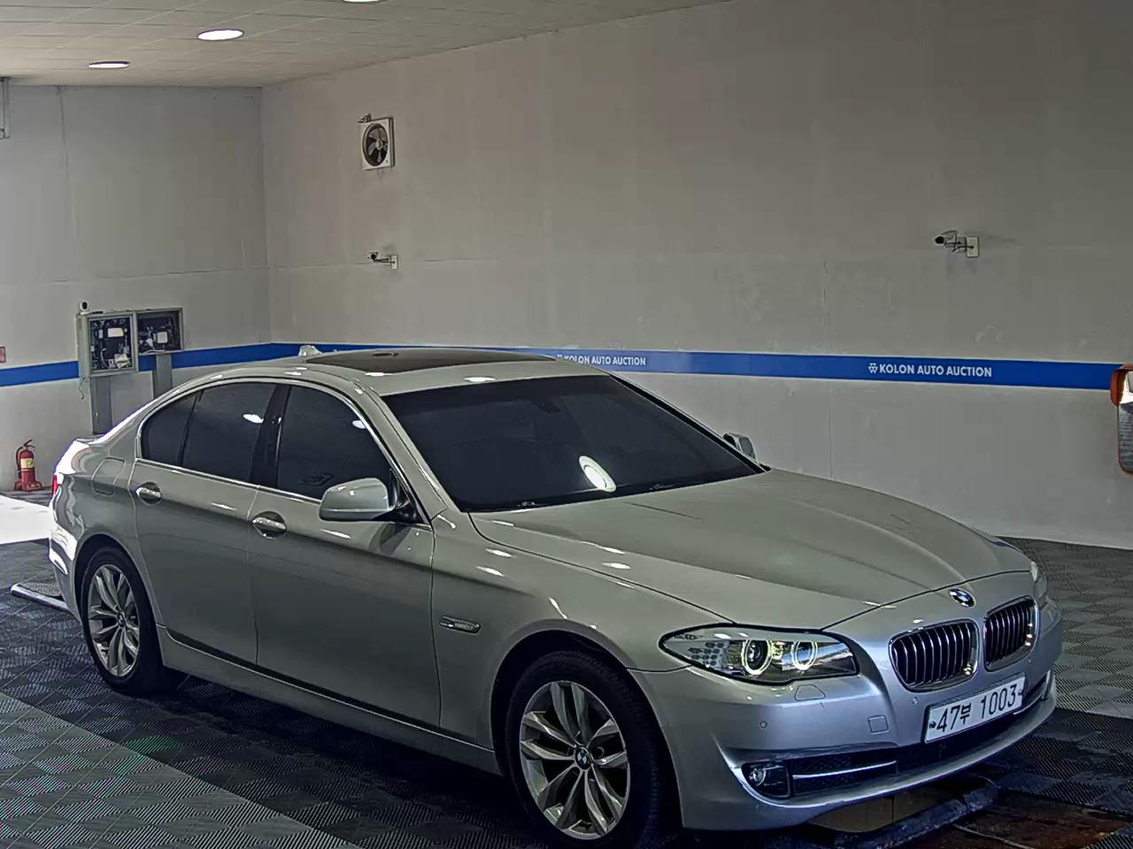 بي إم دبليو 5 Series (6Th Gen) 528I 2011 528i
