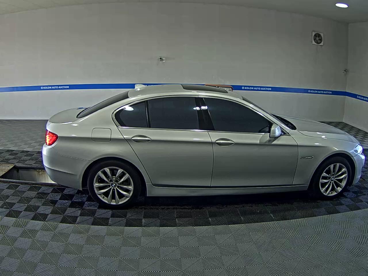 بي إم دبليو 5 Series (6Th Gen) 528I 2011 528i