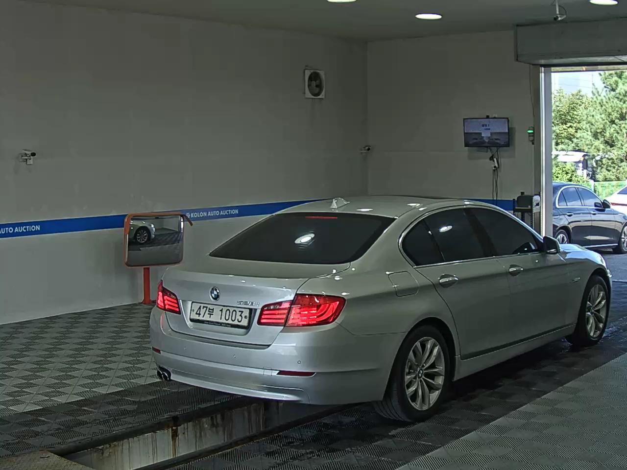 بي إم دبليو 5 Series (6Th Gen) 528I 2011 528i