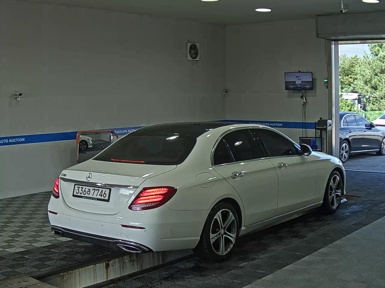 مرسيدس بنز E Class (5Th Gen) E300 Avantgarde 2017 E300