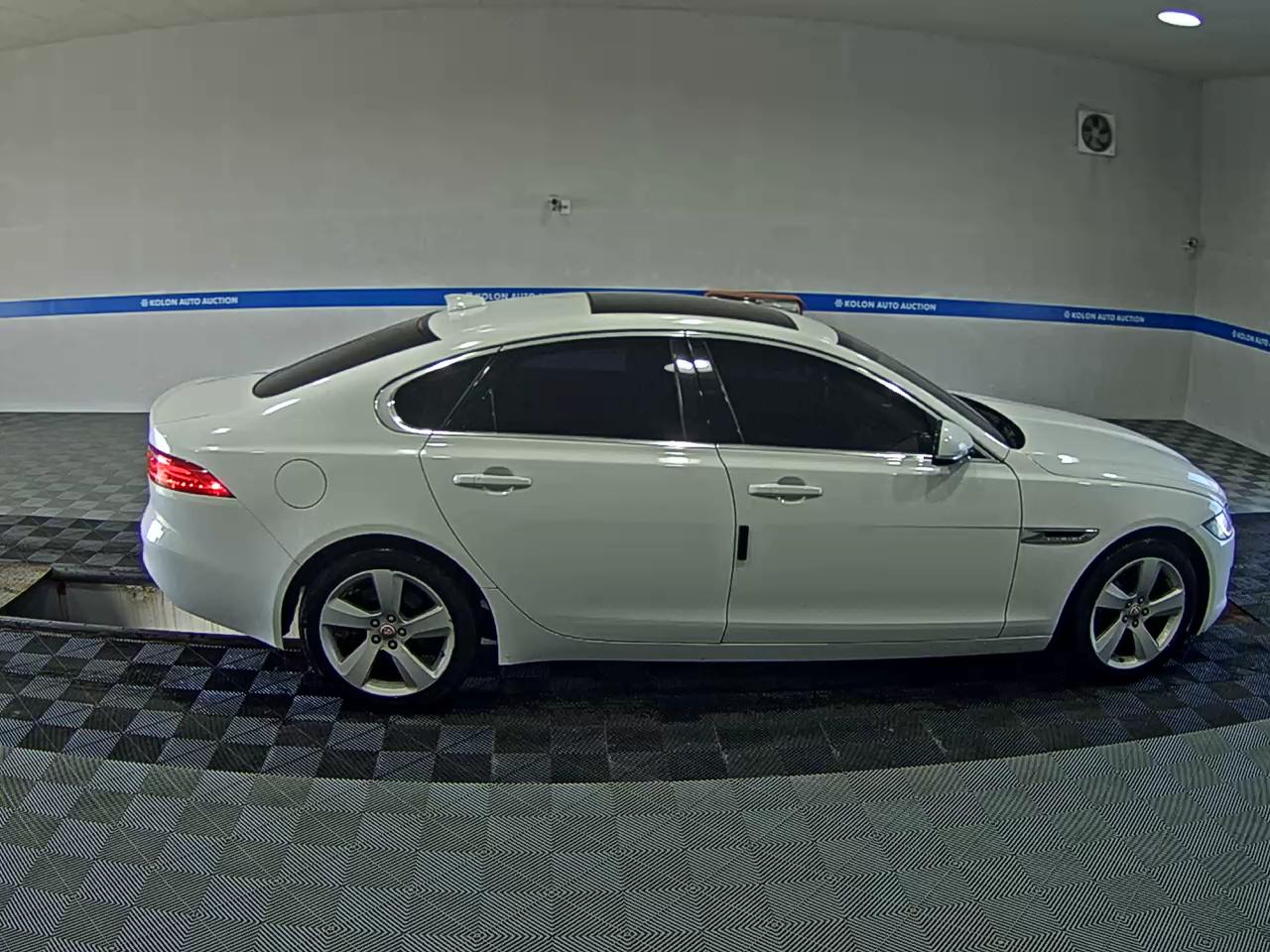 جاكوار Xf (2Nd Gen) 2.0 20D بريستيج 2018 PRESTIGE