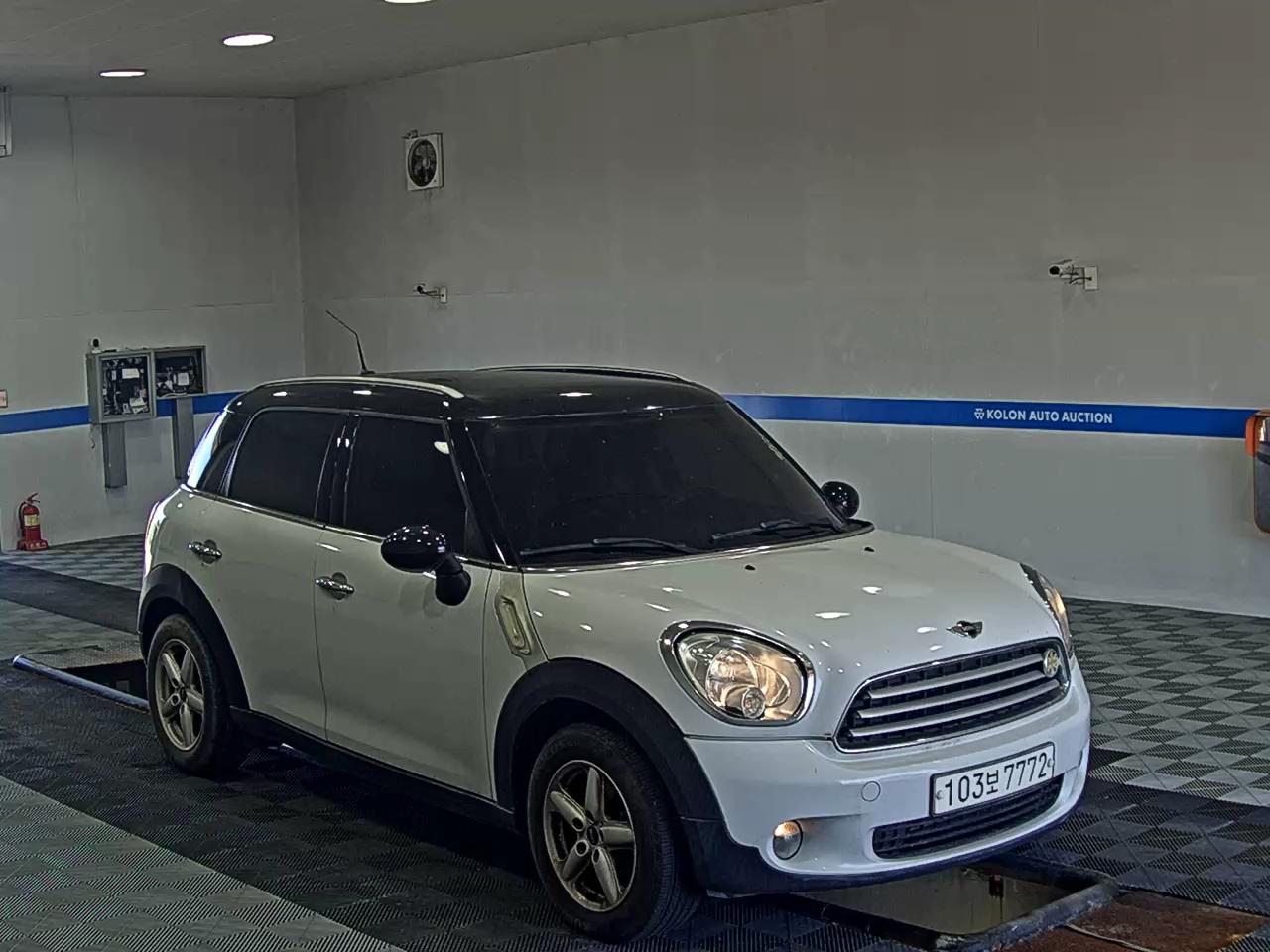 ميني كانتري مان 2.0 D Se 2013 SE