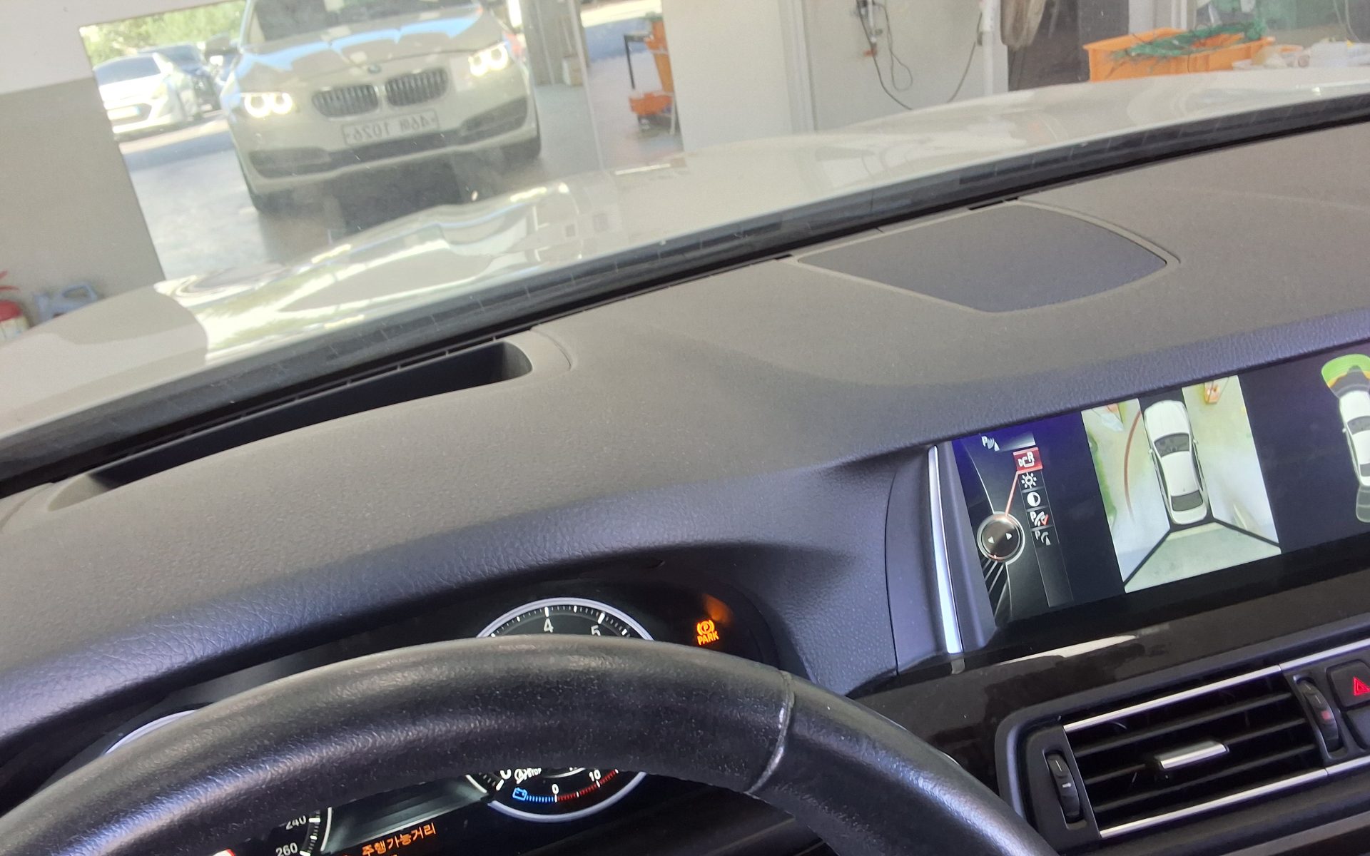 بي إم دبليو 5 Series (6Th Gen) 528I إكس درايف 2014 528i