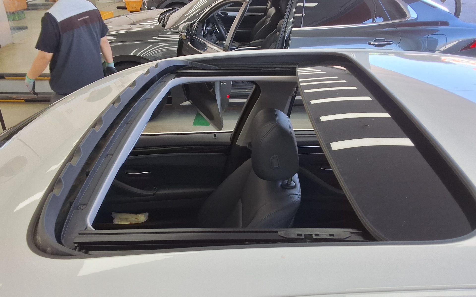 بي إم دبليو 5 Series (6Th Gen) 528I إكس درايف 2014 528i