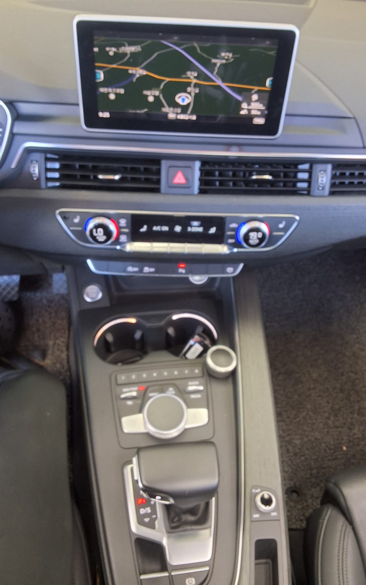 أودي إيه 4 (5Th Gen) 30 TDI بريميوم 2018 بريميوم