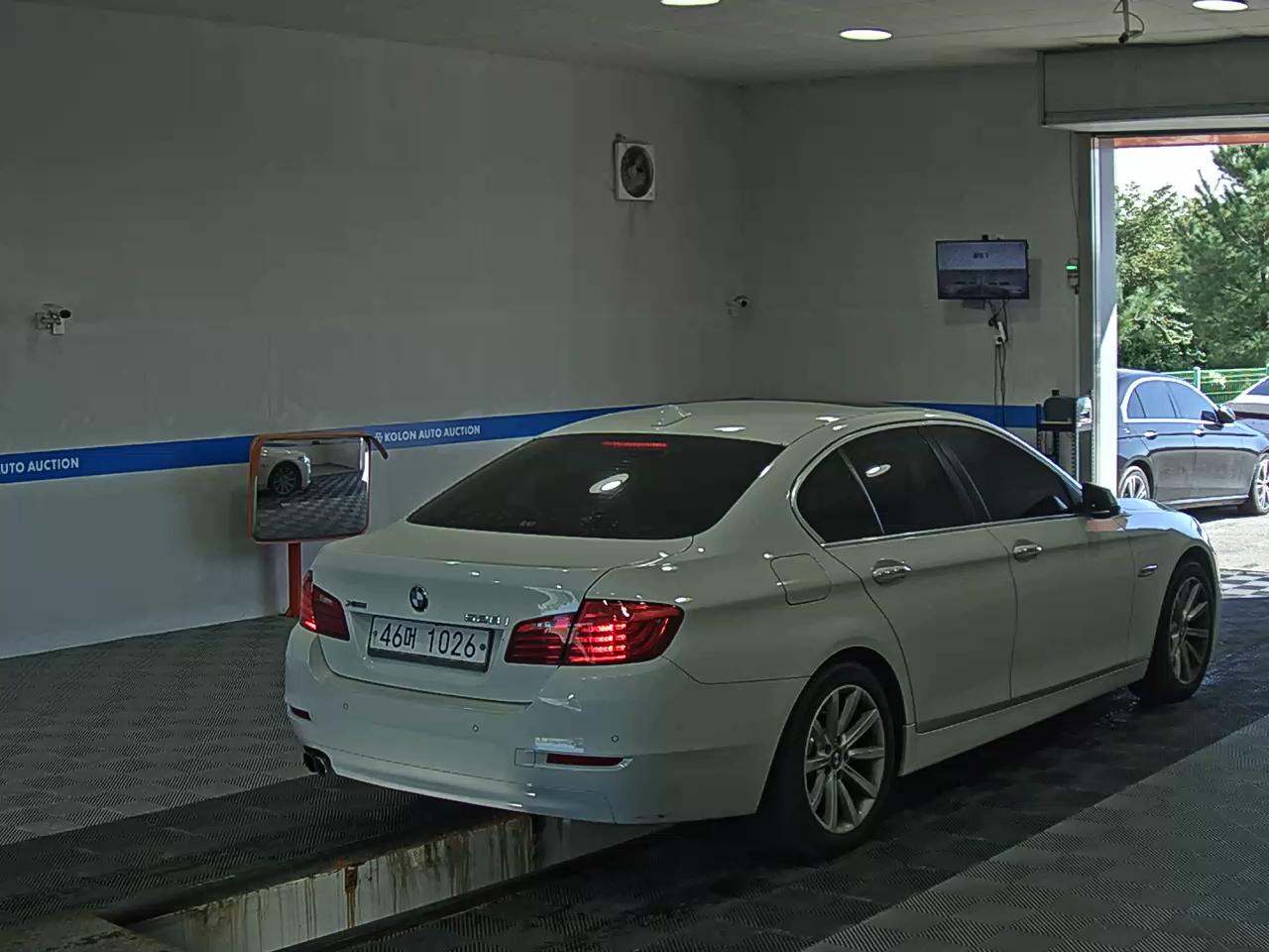 بي إم دبليو 5 Series (6Th Gen) 528I إكس درايف 2014 528i