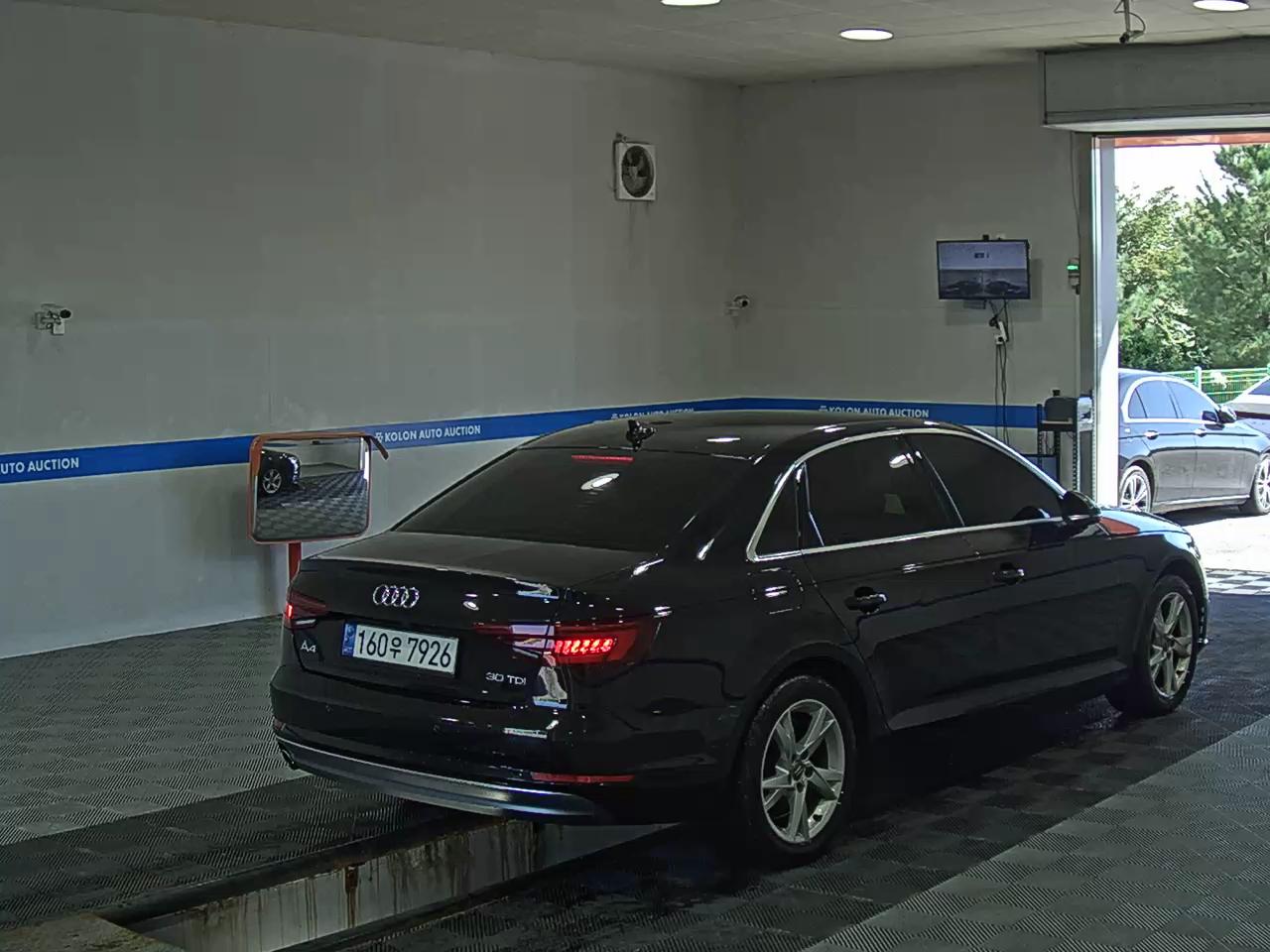 أودي إيه 4 (5Th Gen) 30 TDI بريميوم 2018 بريميوم