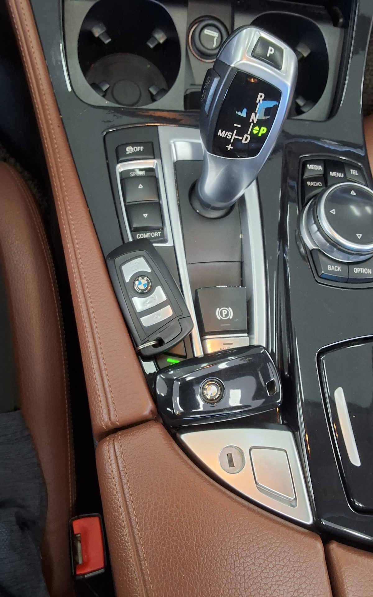 بي إم دبليو 5 Series (6Th Gen) 520D 2014 520d
