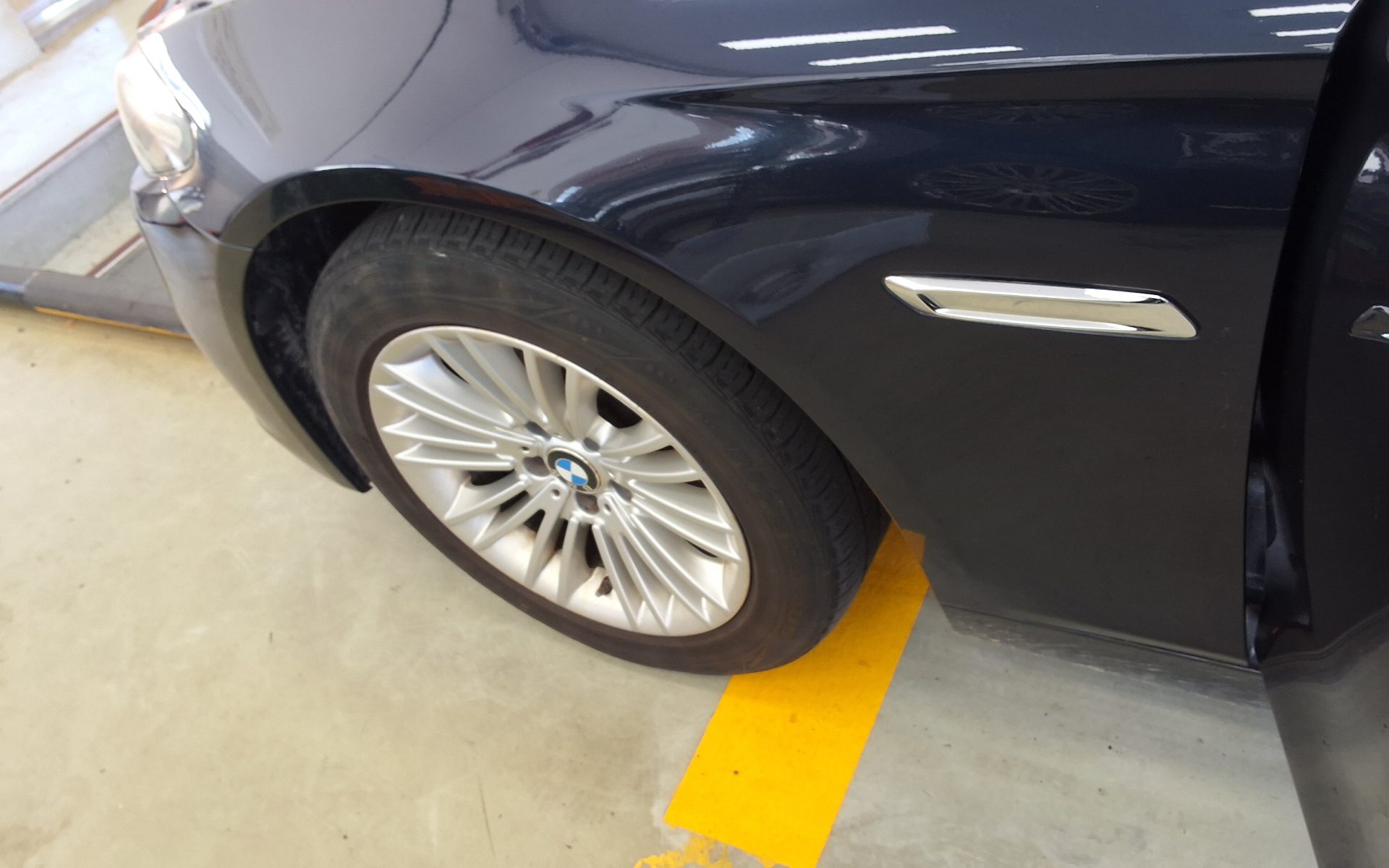 بي إم دبليو 5 Series (6Th Gen) 520D 2014 520d