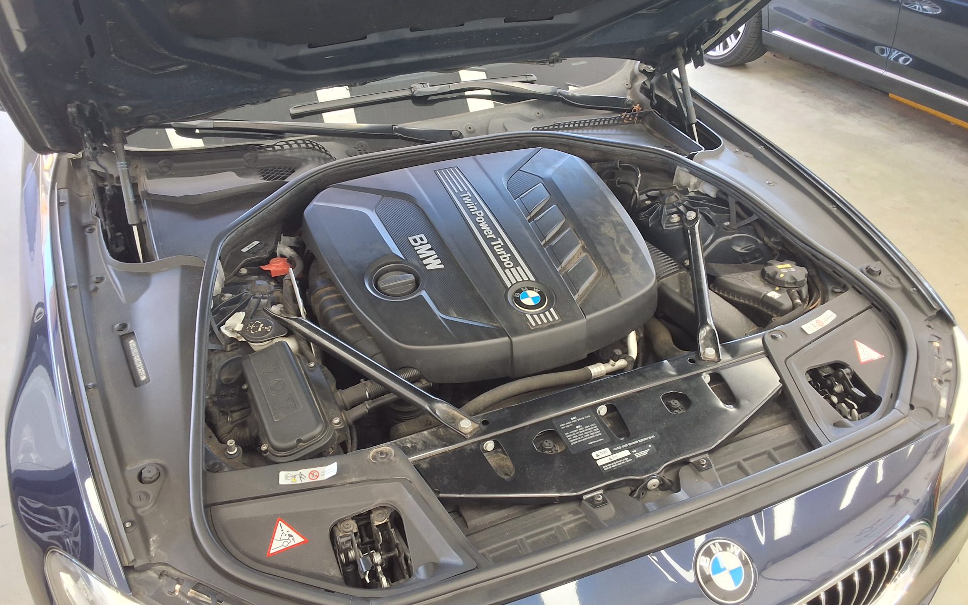 بي إم دبليو 5 Series (6Th Gen) 520D 2014 520d