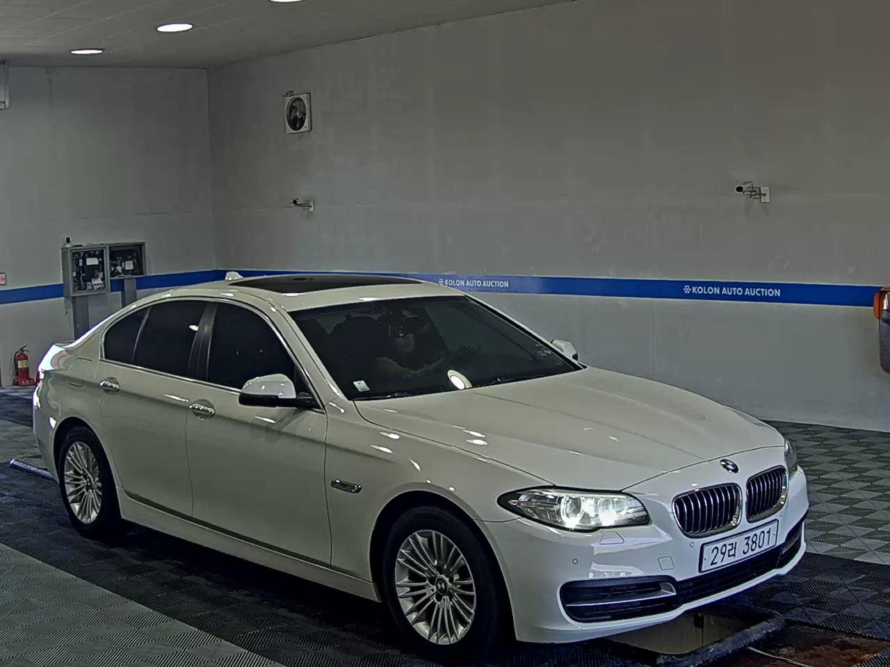 بي إم دبليو 5 Series (6Th Gen) 520D إكس درايف 2015 520d