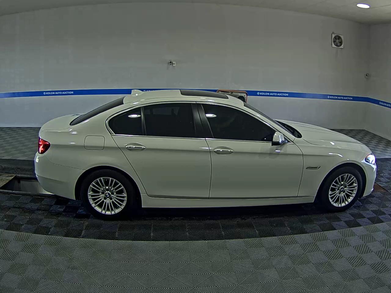 بي إم دبليو 5 Series (6Th Gen) 520D إكس درايف 2015 520d
