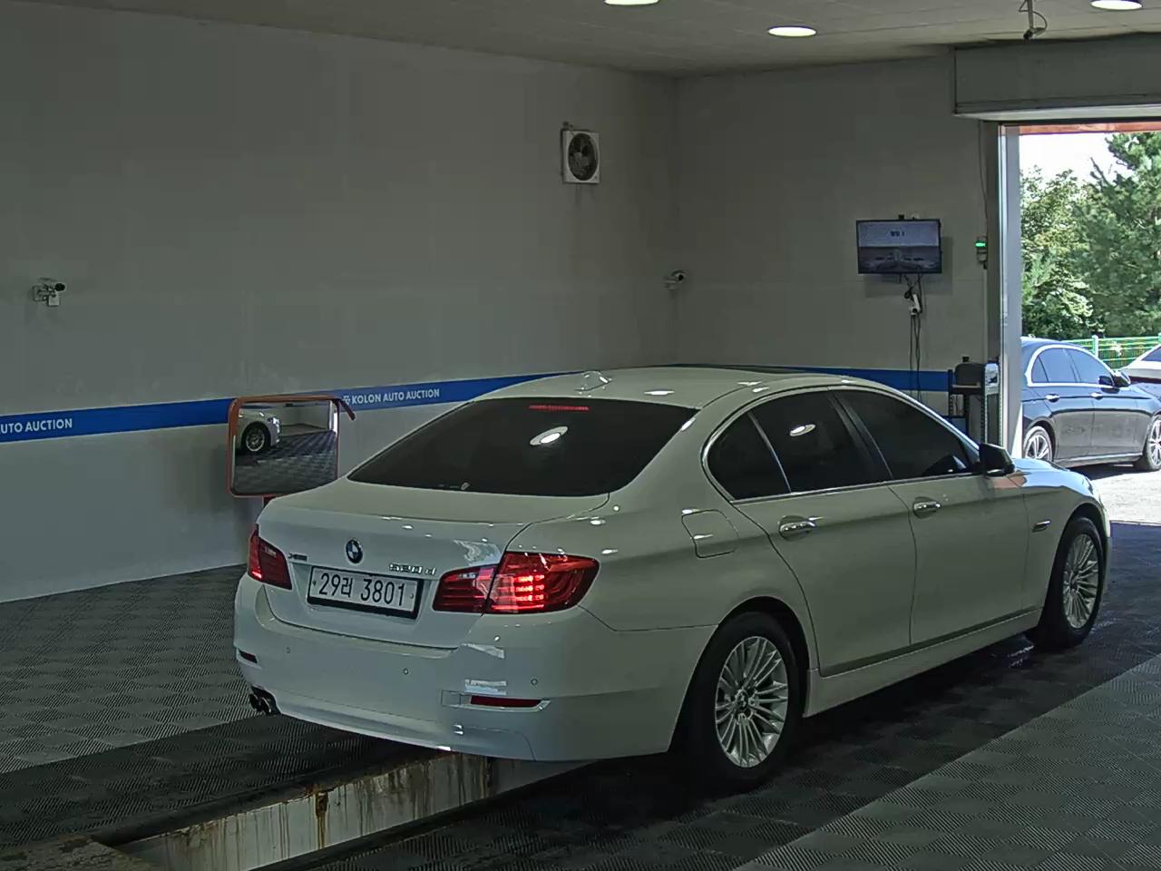 بي إم دبليو 5 Series (6Th Gen) 520D إكس درايف 2015 520d
