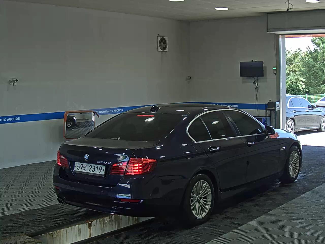 بي إم دبليو 5 Series (6Th Gen) 520D 2014 520d