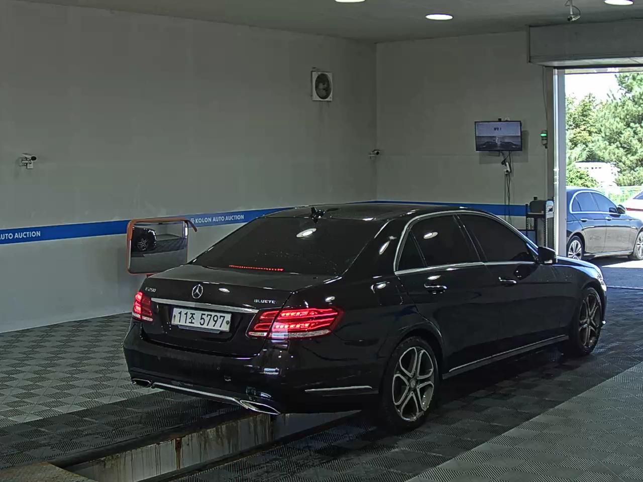مرسيدس بنز E Class (4Th Gen) E250 Cdi Bluetec فورماتيك Avantgarde 2016 4MATIC