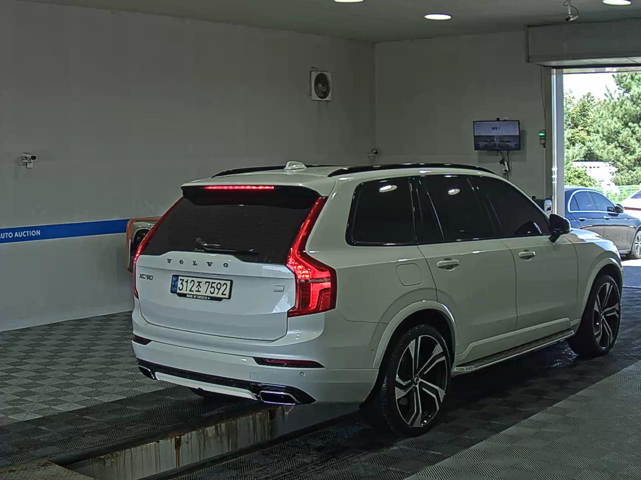 فولفو إكس سي 90 (2Nd Gen) T8 دفع كلي R Design 2021 دفع رباعي