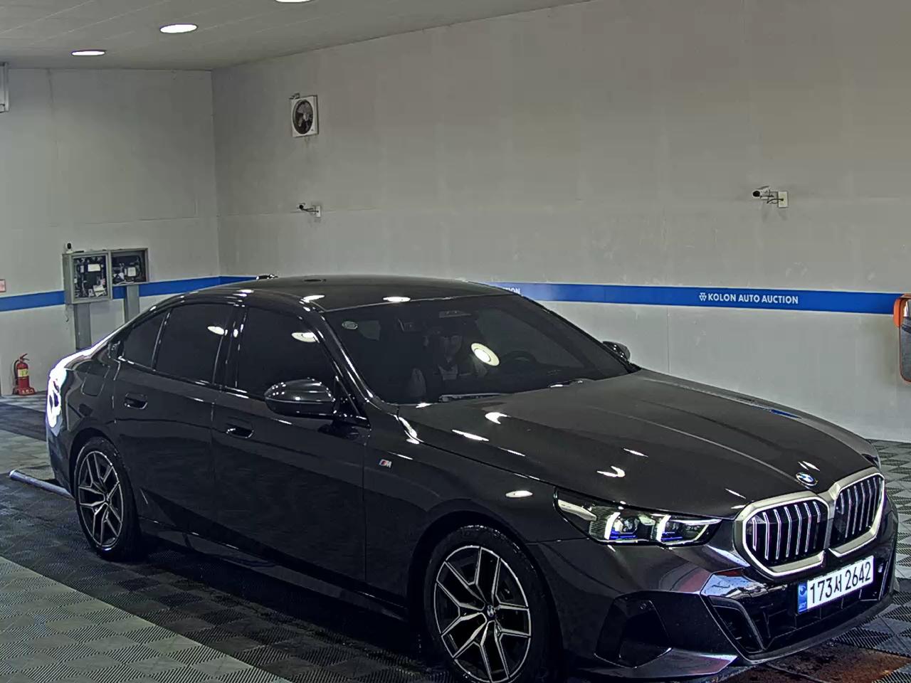 بي إم دبليو 5 Series (8Th Gen) 520I M Sport Pack 2024 SPORT