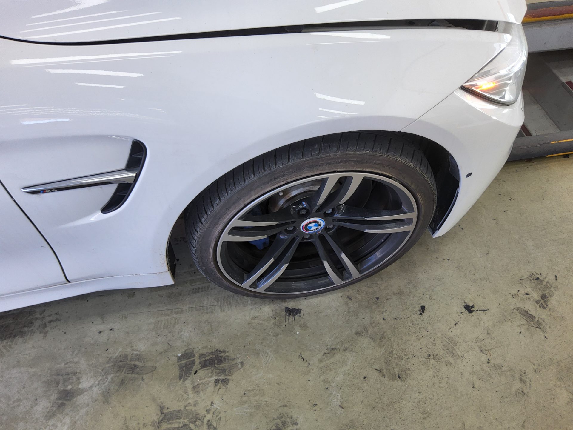 بي إم دبليو M4 M4 كوبيه Performance Silence Edition 2016