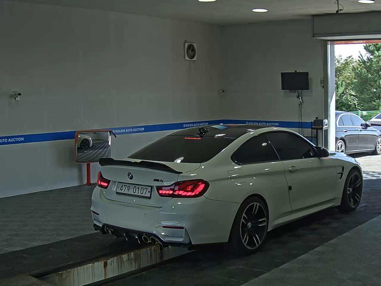 بي إم دبليو M4 M4 كوبيه Performance Silence Edition 2016
