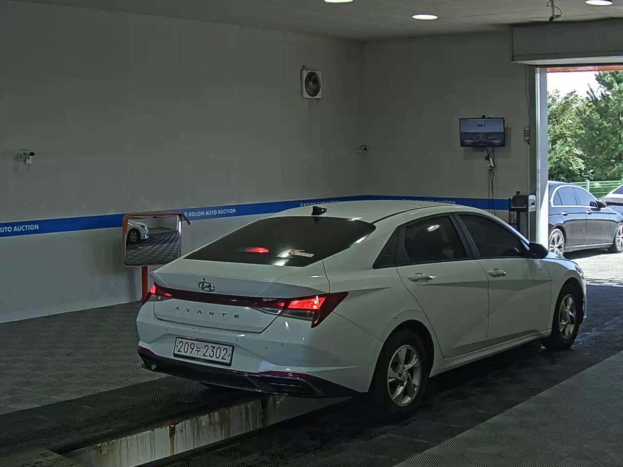 هيونداي أفانتي 2022 MODERN