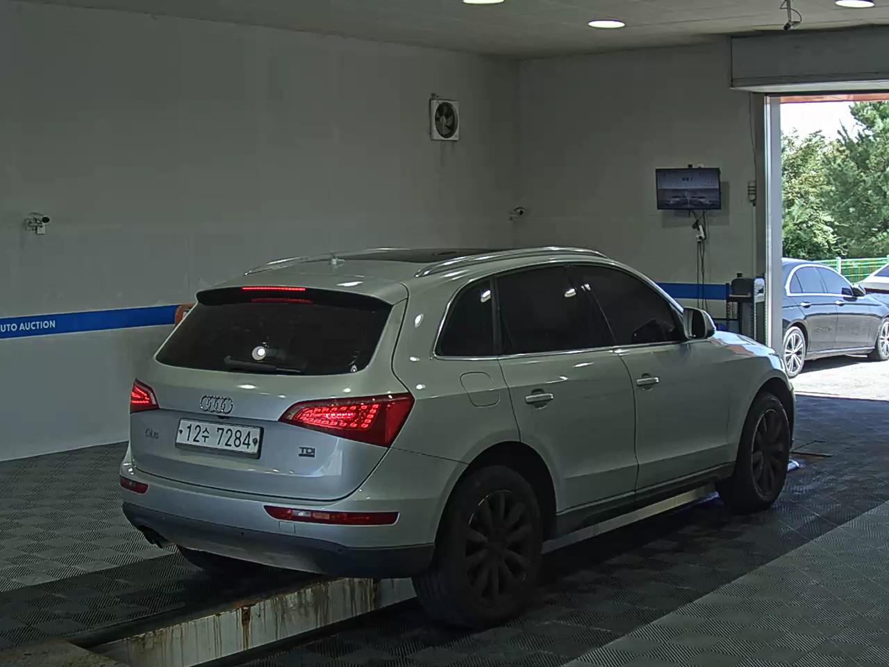 أودي كيو 5 2.0 TDI كواترو Dynamic 2011