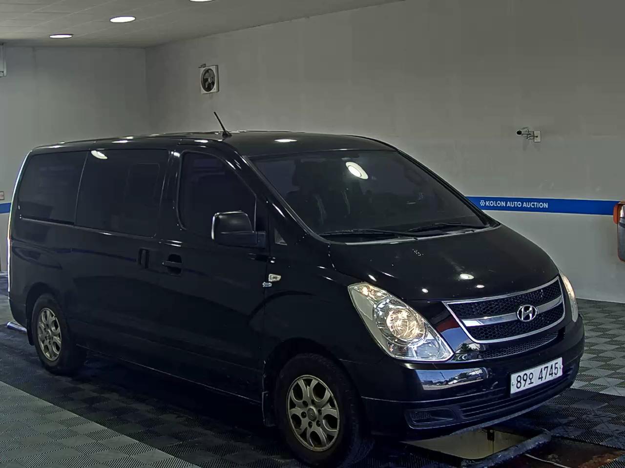 هيونداي جراند ستاركس 5 Seater ديزل فان Cvx ديلوكس 2014 VAN