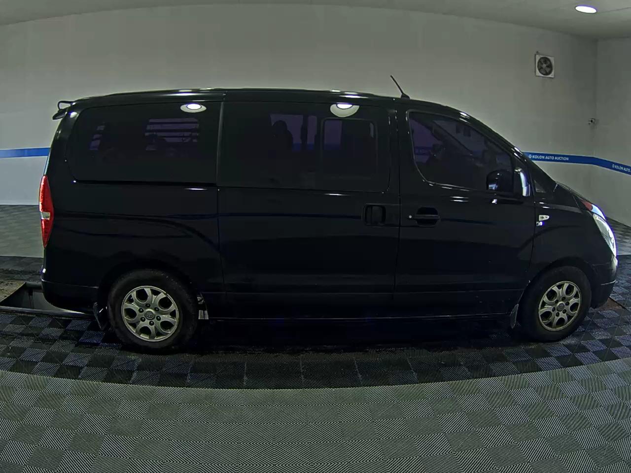هيونداي جراند ستاركس 5 Seater ديزل فان Cvx ديلوكس 2014 VAN