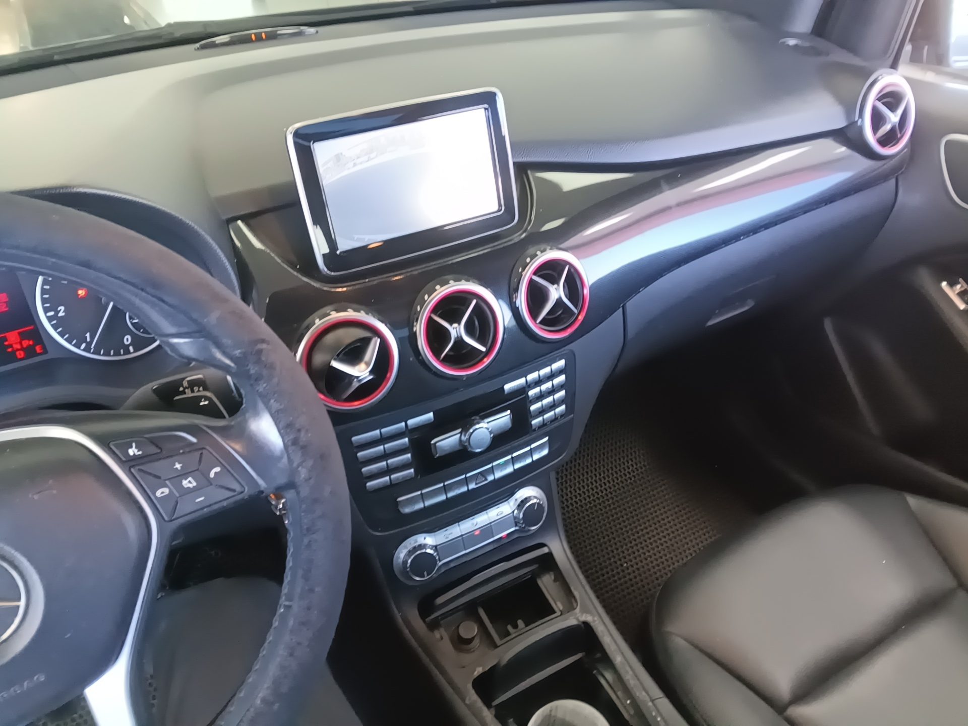 مرسيدس بنز B Class (2Nd Gen) B200 Cdi Blue Efficiency 2014 B200