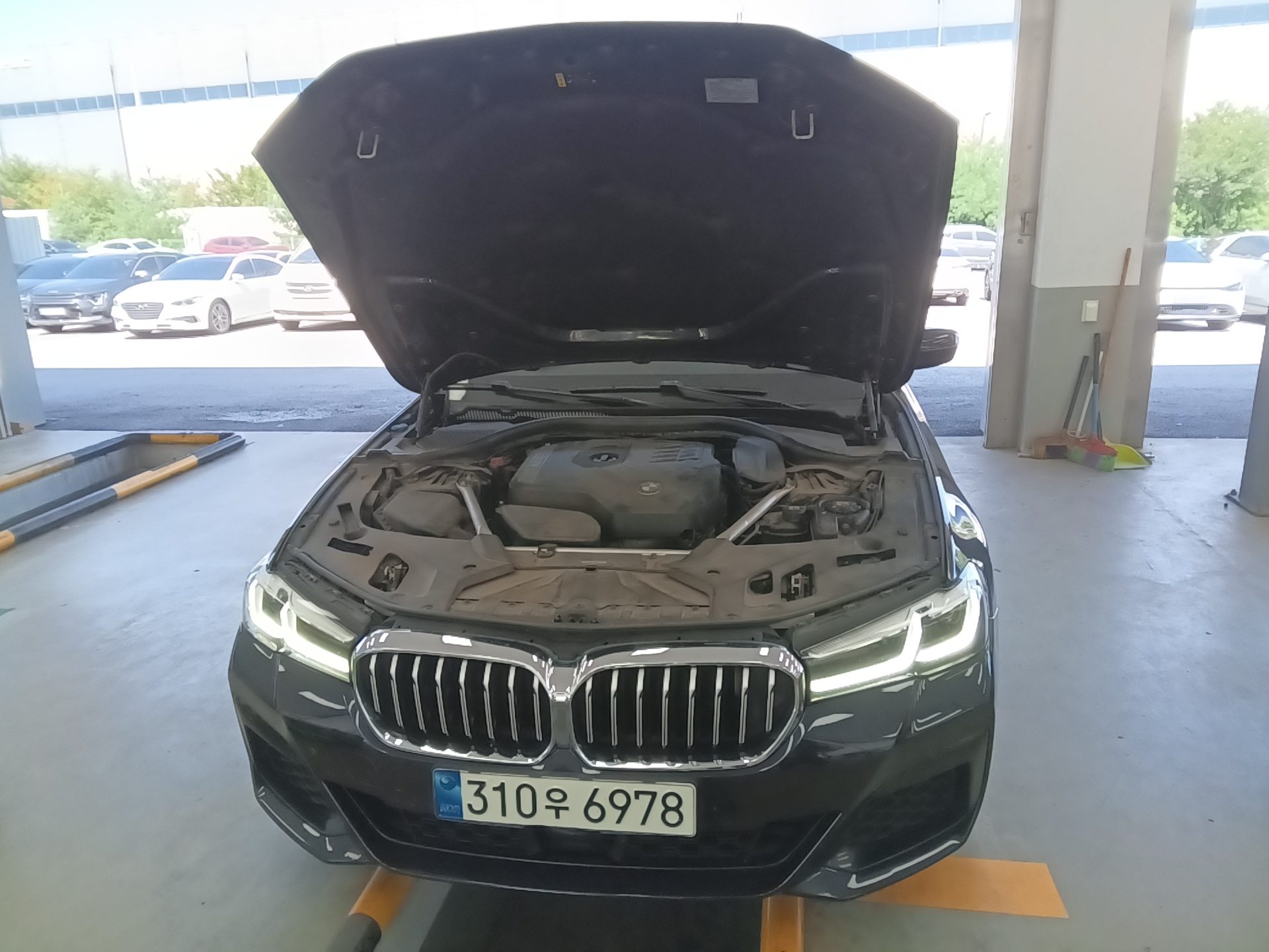 بي إم دبليو 5 Series (7Th Gen) 530I إكس درايف M Sport Pack 2022 SPORT