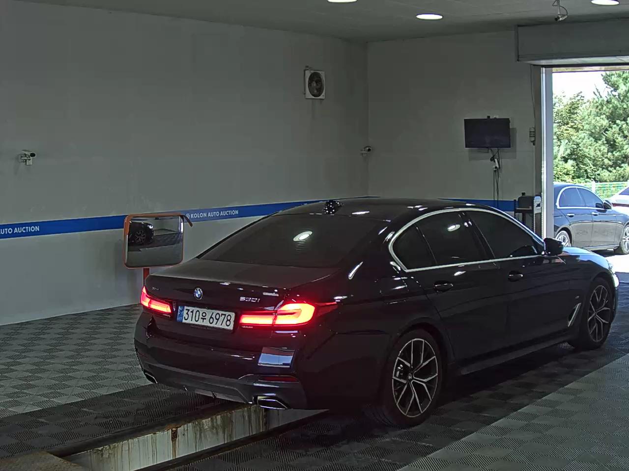بي إم دبليو 5 Series (7Th Gen) 530I إكس درايف M Sport Pack 2022 SPORT
