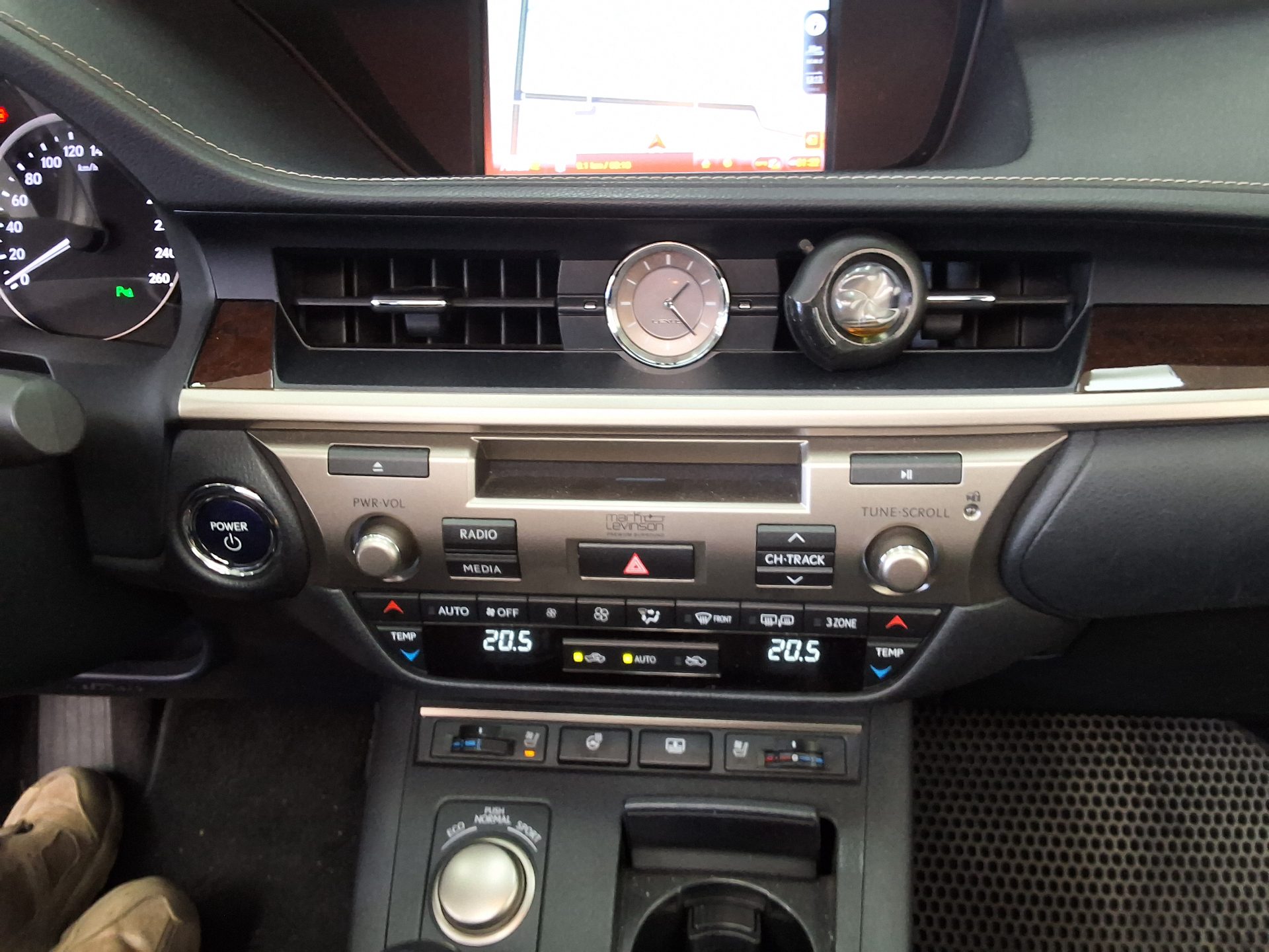 لكزس إي إس (6Th Gen) 300H 2014 300h