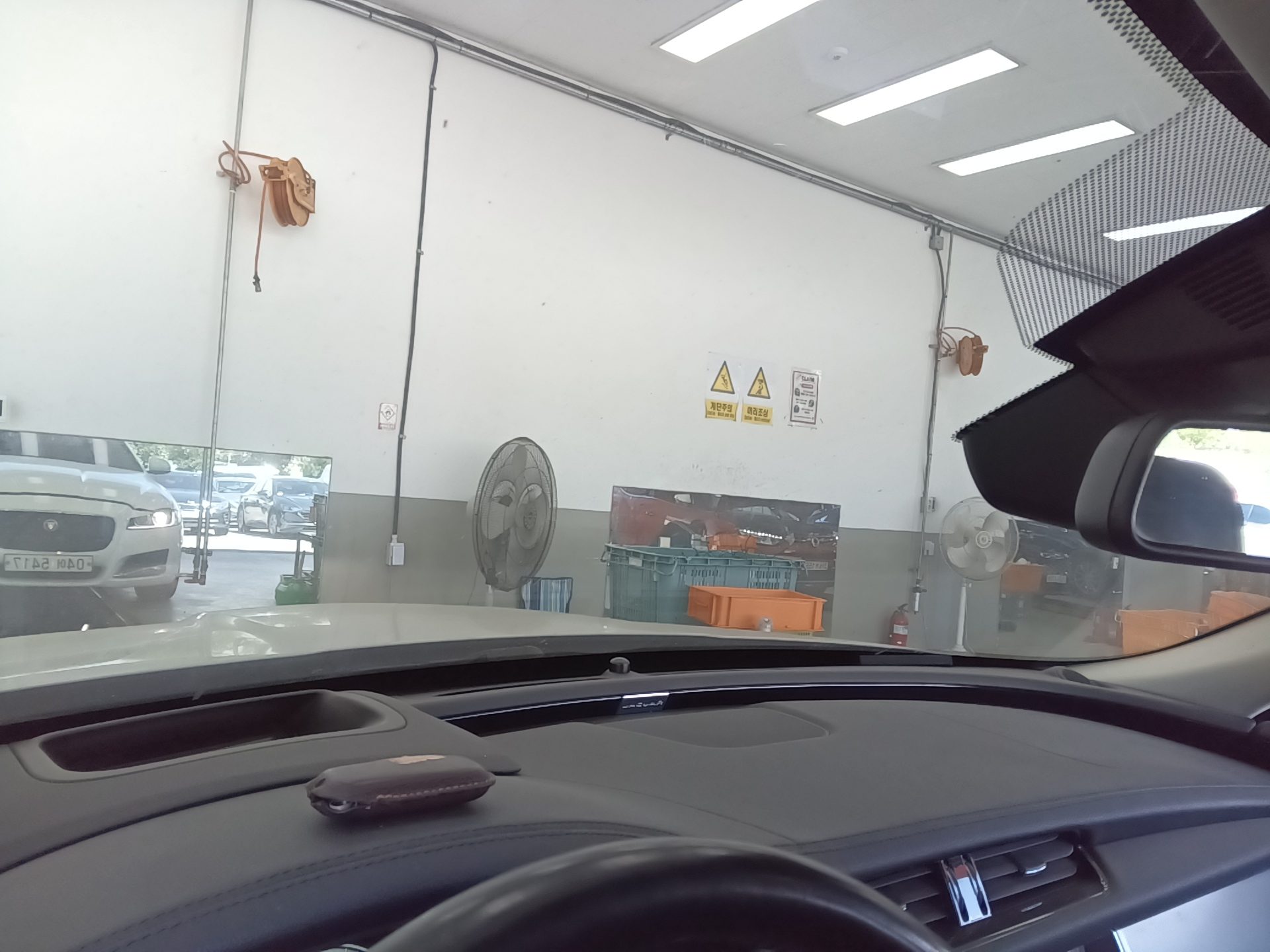 جاكوار Xf (2Nd Gen) 2.0 20D دفع كلي بريستيج 2018 دفع رباعي PRESTIGE