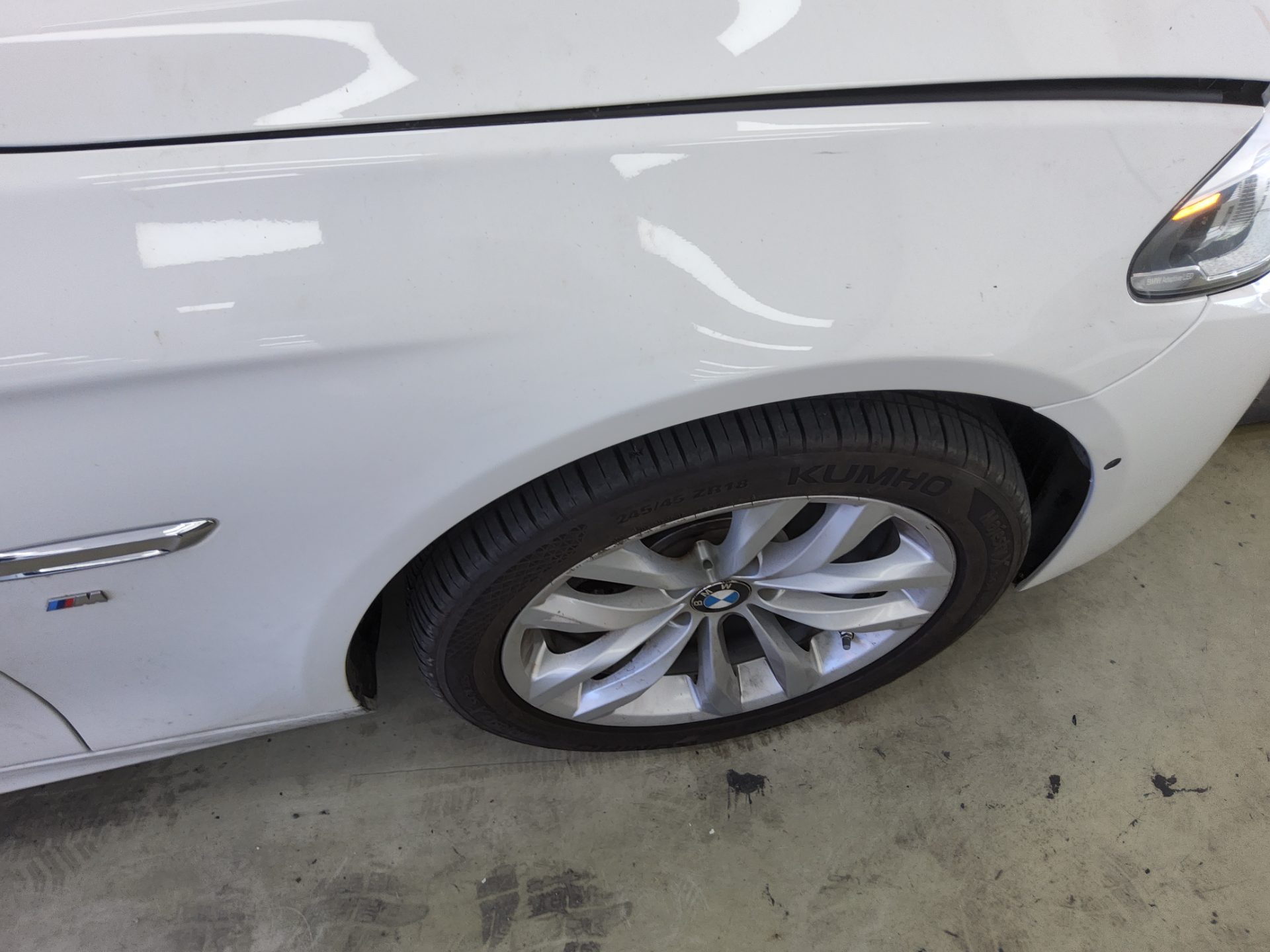 بي إم دبليو 5 Series (6Th Gen) 520D إكس درايف M Aerodynamic 2016 520d