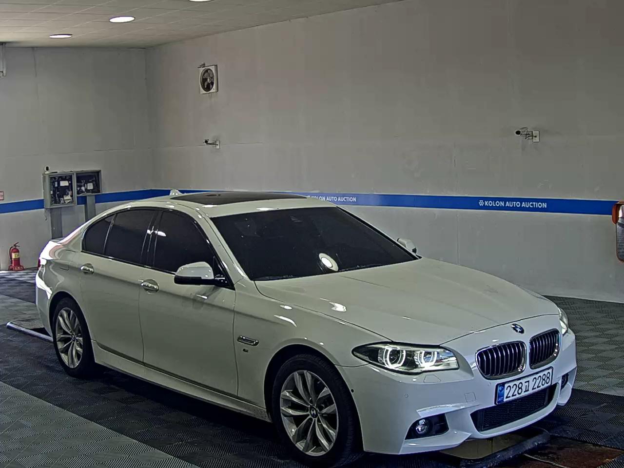بي إم دبليو 5 Series (6Th Gen) 520D إكس درايف M Aerodynamic 2016 520d