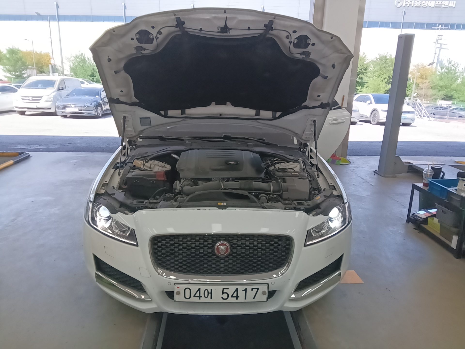 جاكوار Xf (2Nd Gen) 2.0 20D دفع كلي بريستيج 2018 دفع رباعي PRESTIGE