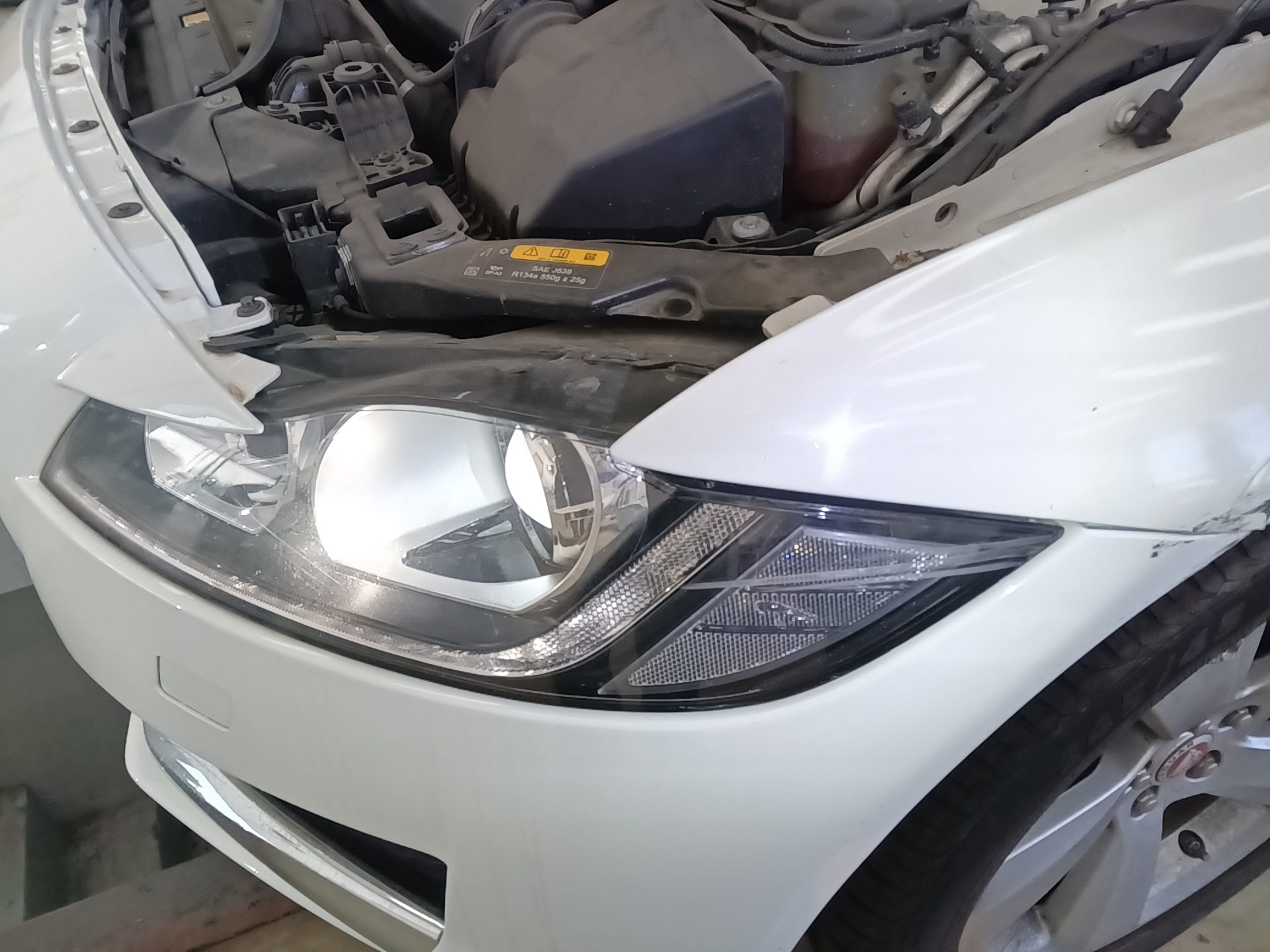 جاكوار Xf (2Nd Gen) 2.0 20D دفع كلي بريستيج 2018 دفع رباعي PRESTIGE