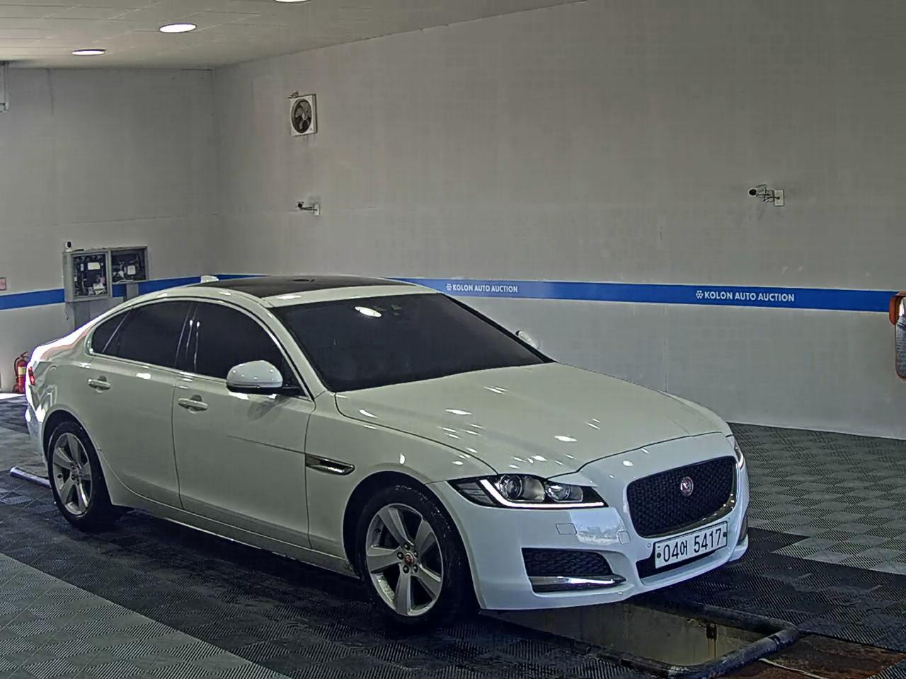 جاكوار Xf (2Nd Gen) 2.0 20D دفع كلي بريستيج 2018 دفع رباعي PRESTIGE