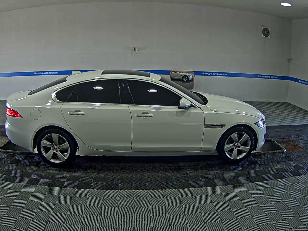 جاكوار Xf (2Nd Gen) 2.0 20D دفع كلي بريستيج 2018 دفع رباعي PRESTIGE