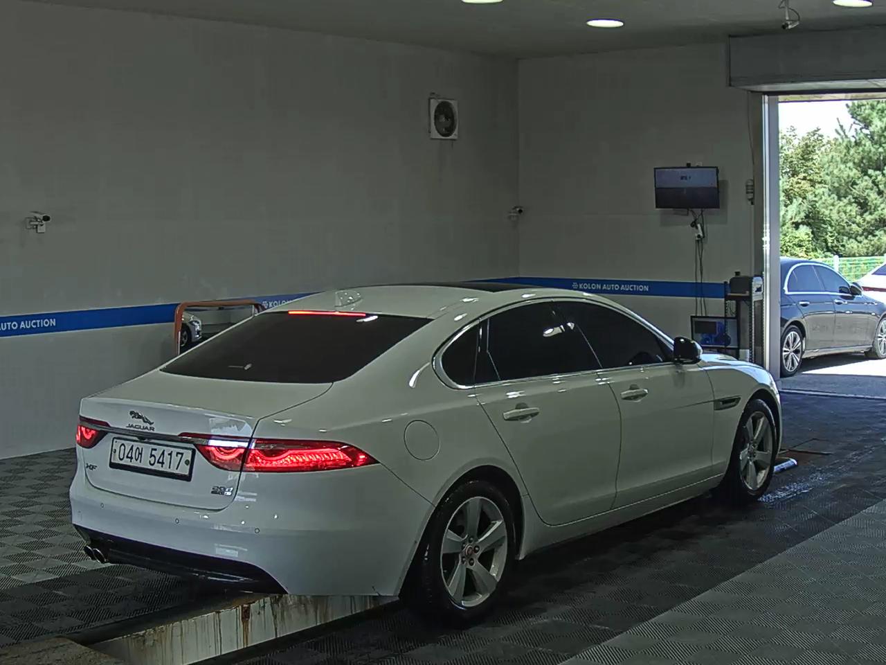 جاكوار Xf (2Nd Gen) 2.0 20D دفع كلي بريستيج 2018 دفع رباعي PRESTIGE